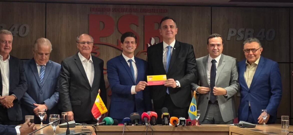 cotado-para-disputar-o-governo-de-minas-gerais,-senador-rodrigo-pacheco-se-filia-ao-psb