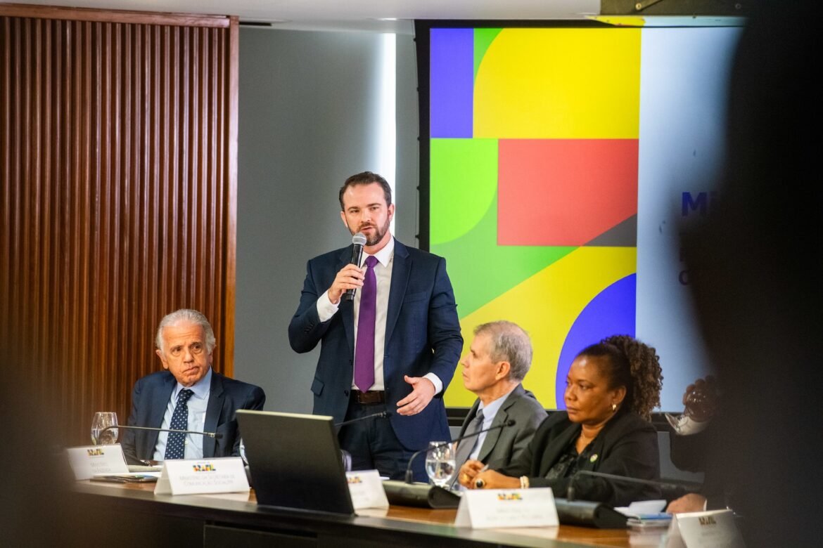 ‘fiz-mais-do-que-o-ministerio-das-mulheres-todinho’,-diz-mucio-em-fala-captada-por-microfone-de-reuniao-ministerial-de-lula