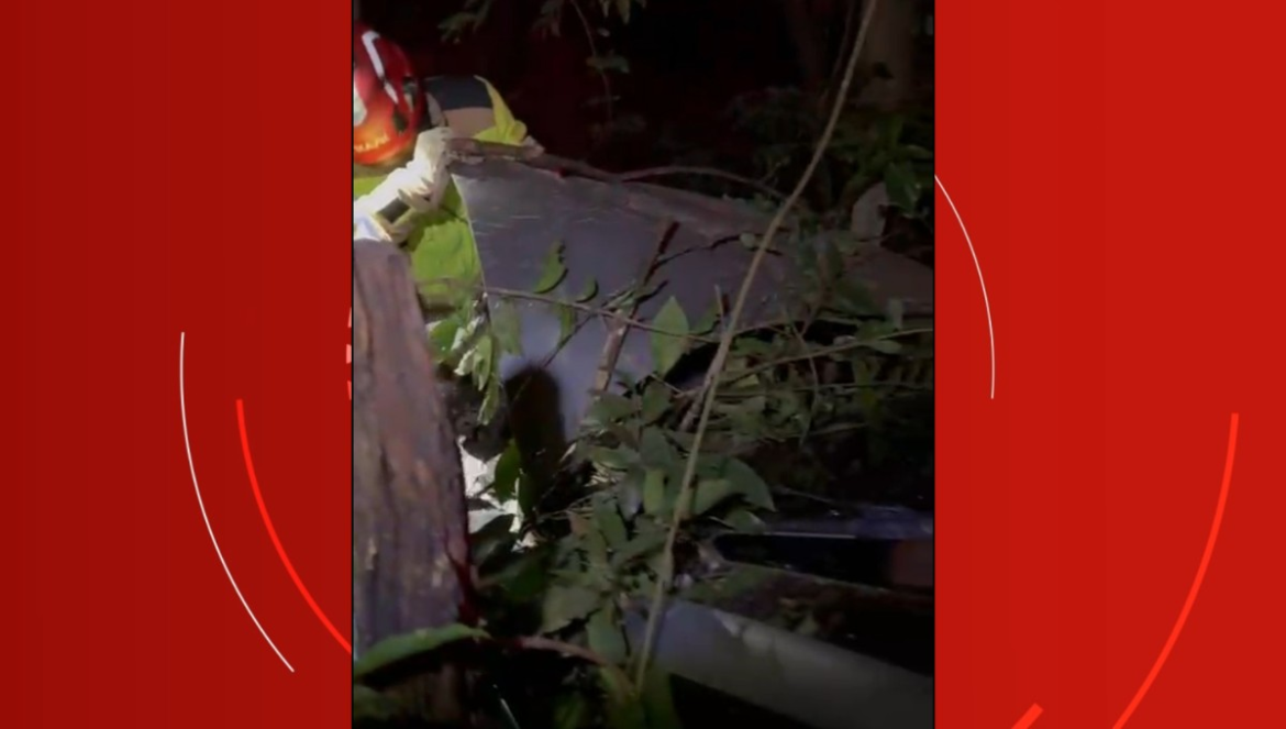 motorista-recusa-bafometro-apos-acidente-e-carro-fica-destruido-na-mg-308,-em-montes-claros