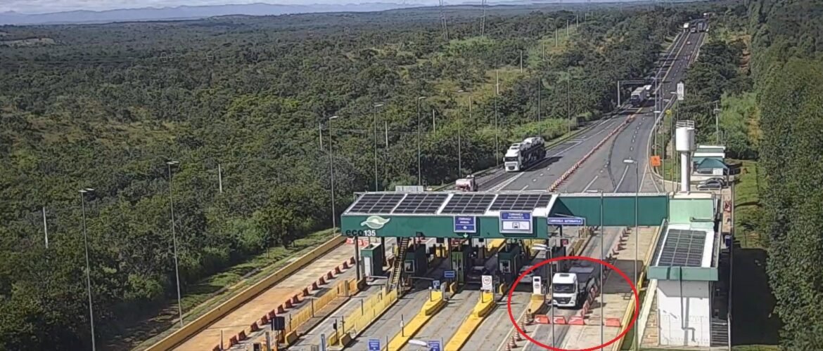 video-mostra-caminhoneiro-dirigindo-na-contramao-de-praca-de-pedagio-na-br-135;-ele-admitiu-uso-de-rebite-e-cocaina