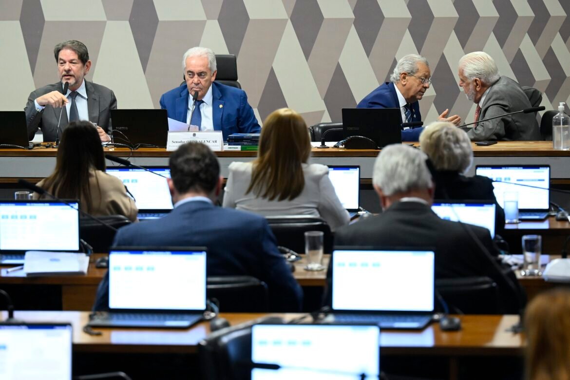 ccj-do-senado-aprova-pec-que-acaba-com-aposentadoria-compulsoria-para-juizes-e-mp-como-punicao