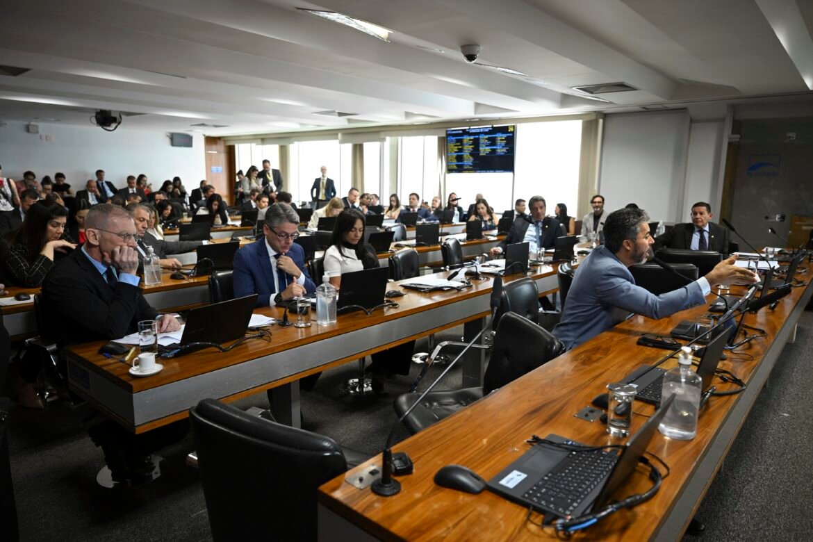 ccj-do-senado-aprova-pec-que-impede-responsabilizacao-de-jornais-por-falas-de-entrevistados