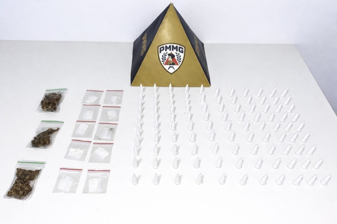 jovem-e-preso-com-mochila-carregada-de-drogas-em-varzelandia