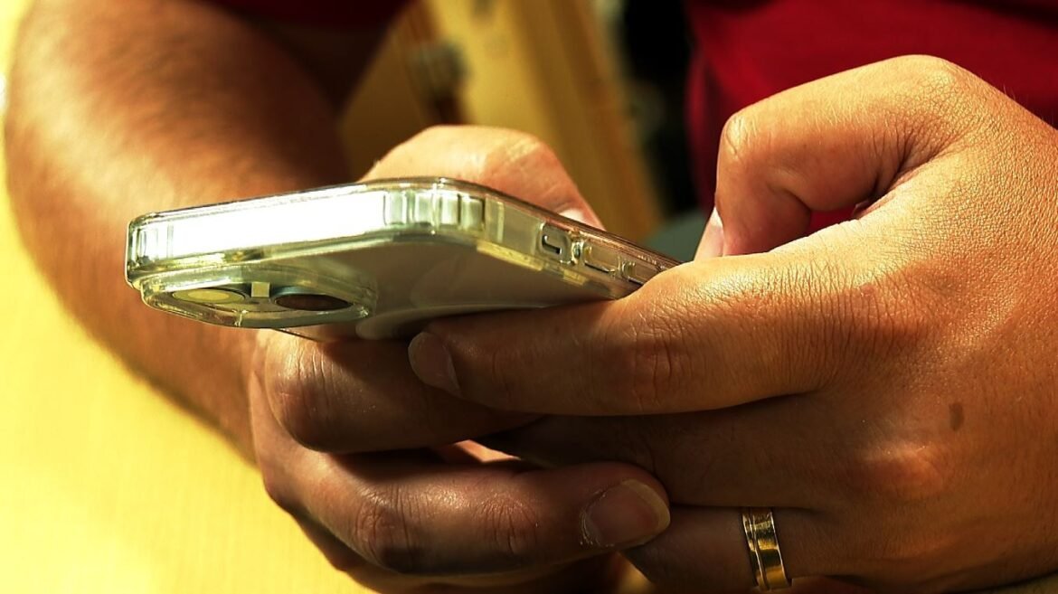 ‘o-brasileiro-adora-uma-pulseira-vip’:-como-o-desejo-de-status,-alem-da-renda,-dita-a-satisfacao-do-eleitor;-ouca-‘o-assunto’