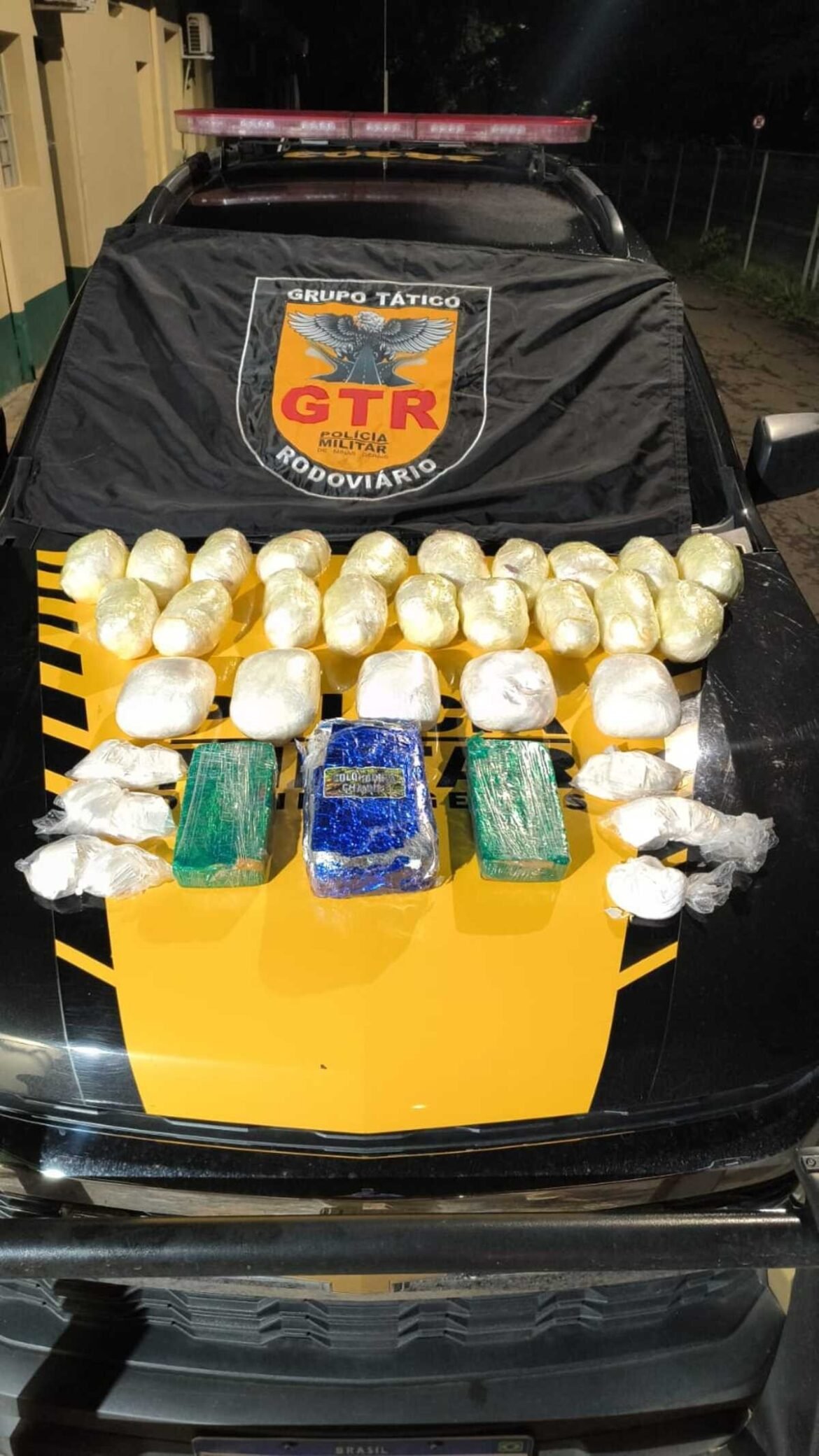 malas-com-grande-quantidade-de-drogas-sao-apreendidas-em-onibus-na-lmg-653