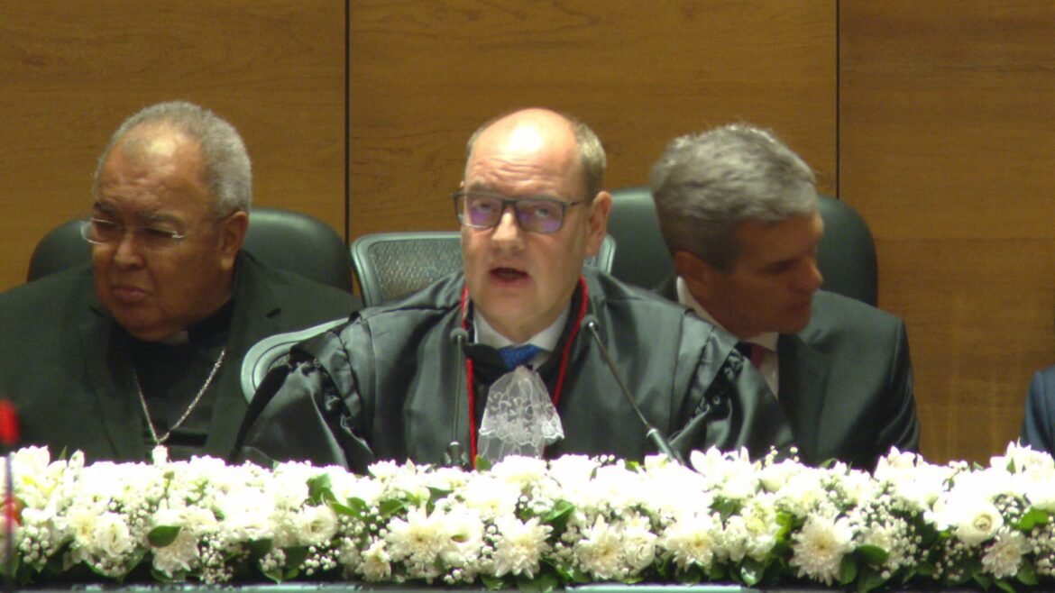 cobrado-por-‘faxina’-na-heranca-de-castro,-ricardo-couto-discute-‘plenos-poderes’-com-fachin