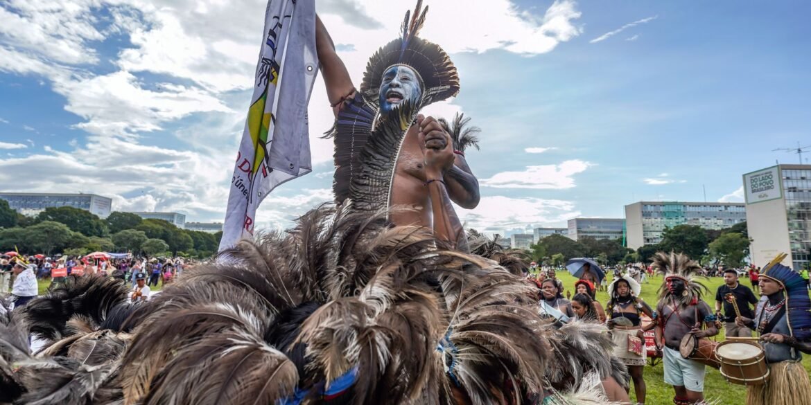 acampamento-terra-livre-termina-com-pedido-para-acelerar-demarcacoes- 