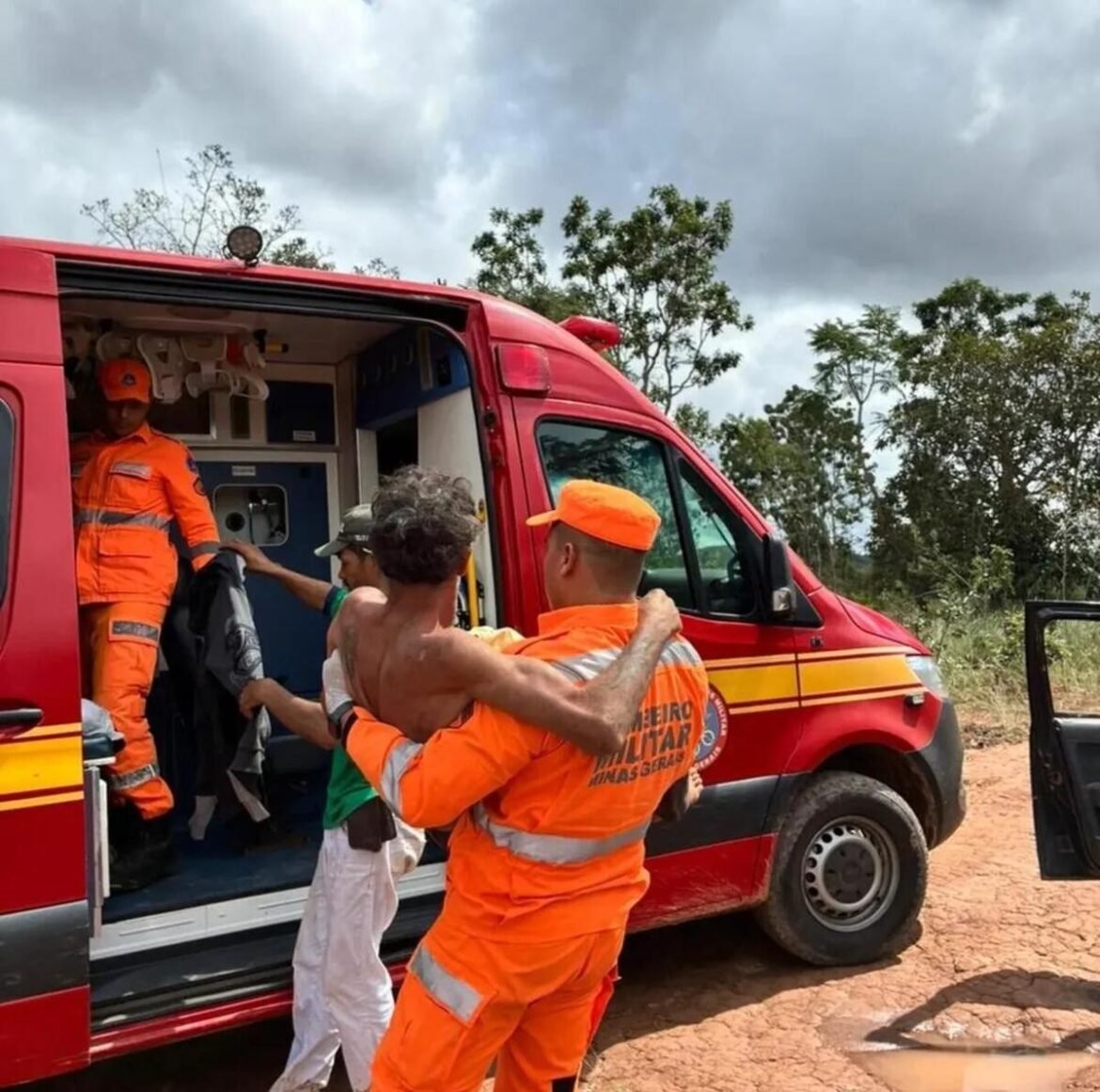 quatro-dias-perdido-em-mata,-homem-sobrevive-tomando-agua-de-pocas-e-de-ribeirao-em-mg