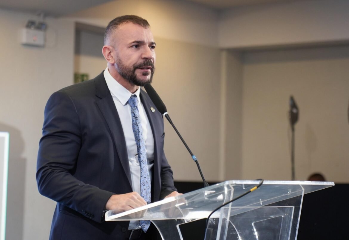 governador-interino-do-rj-demite-presidente-da-cedae-e-amplia-desmonte-de-nucleo-de-castro