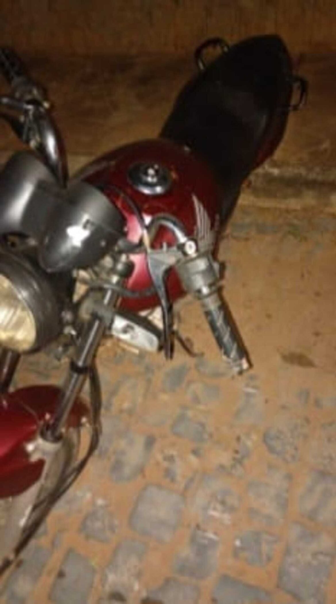 mulher-que-estava-em-garupa-de-moto-sem-capacete-morre-apos-veiculo-atingir-arvore-em-avenida-de-januaria