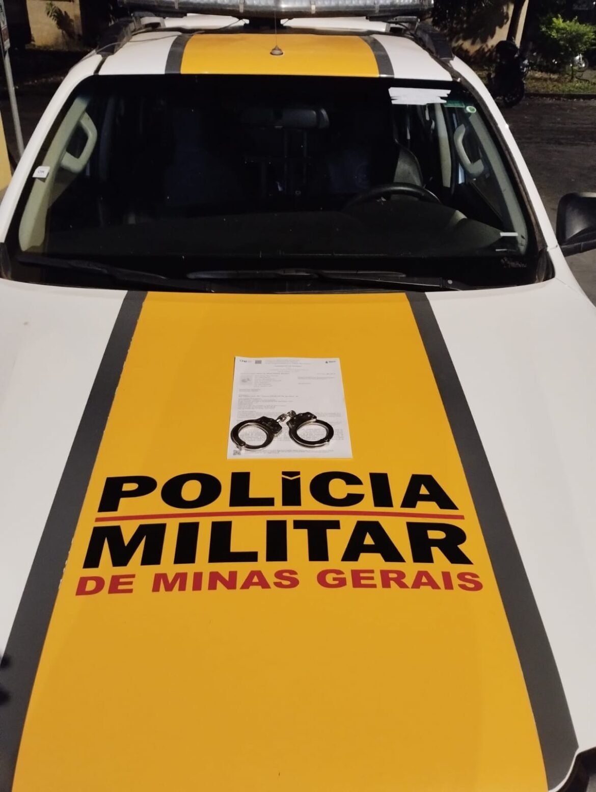 foragido-que-seguia-em-onibus-da-ba-para-sp-fica-nervoso-em-abordagem,-e-pm-descobre-mandado-de-prisao-por-homicidio