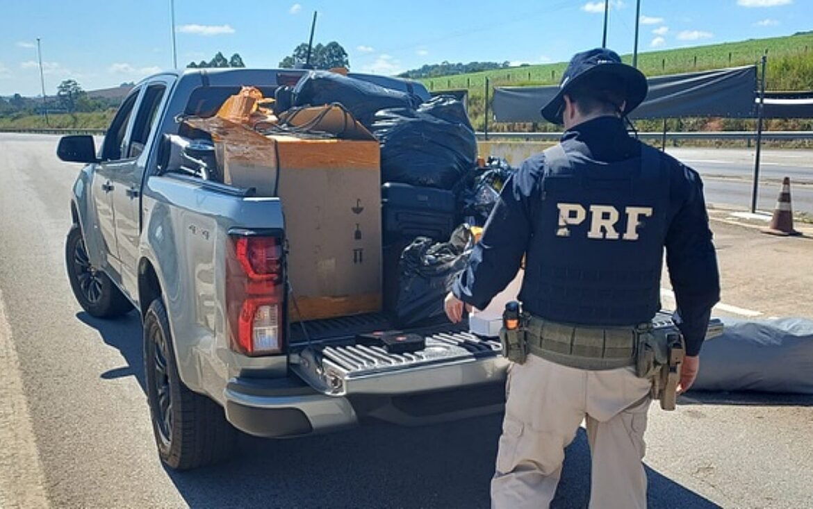 caminhonete-de-prefeitura-do-norte-de-minas-e-apreendida-com-mercadorias-ilegais-na-fernao-dias