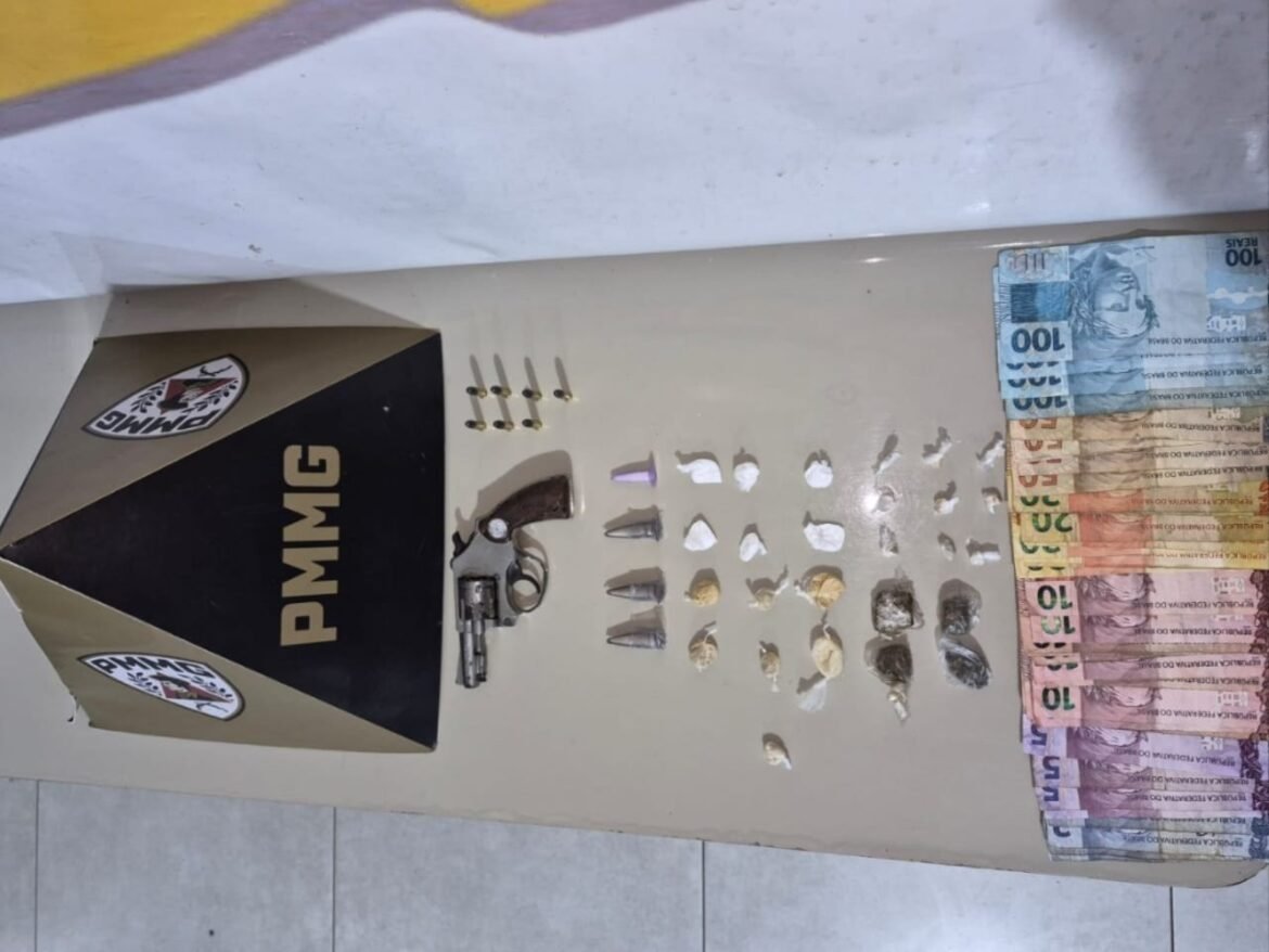 pms-apreendem-arma-em-lata,-drogas-em-guarda-roupas-e-dinheiro-embaixo-de-colchao-apos-denuncias-de-‘tele-po’-em-montes-claros