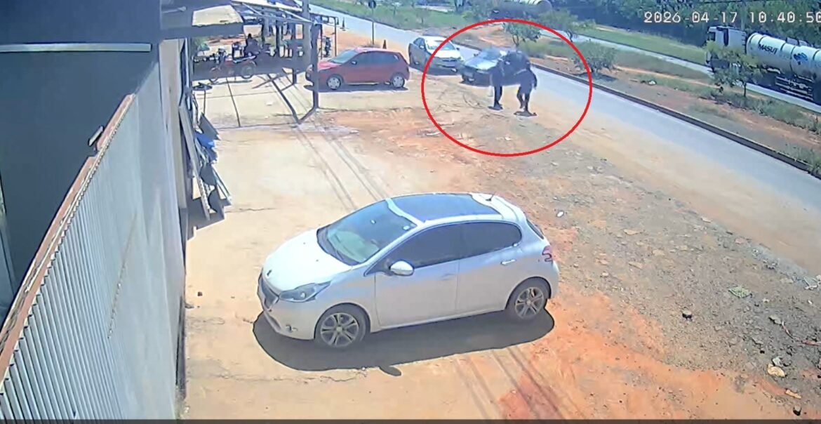 camera-flagra-pedestre-sendo-atingido-por-carro-desgovernado-em-montes-claros