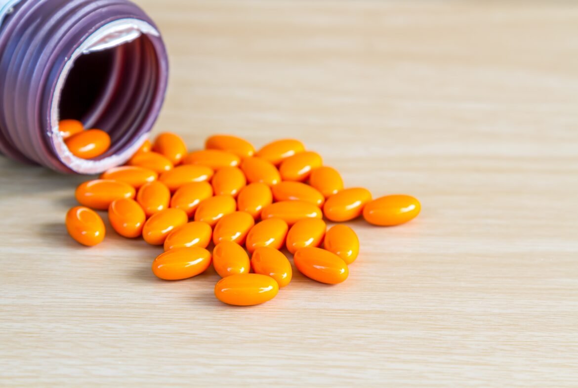 anvisa-impoe-alerta-obrigatorio-e-limita-dose-de-curcuma-em-suplementos-apos-risco-raro-ao-figado