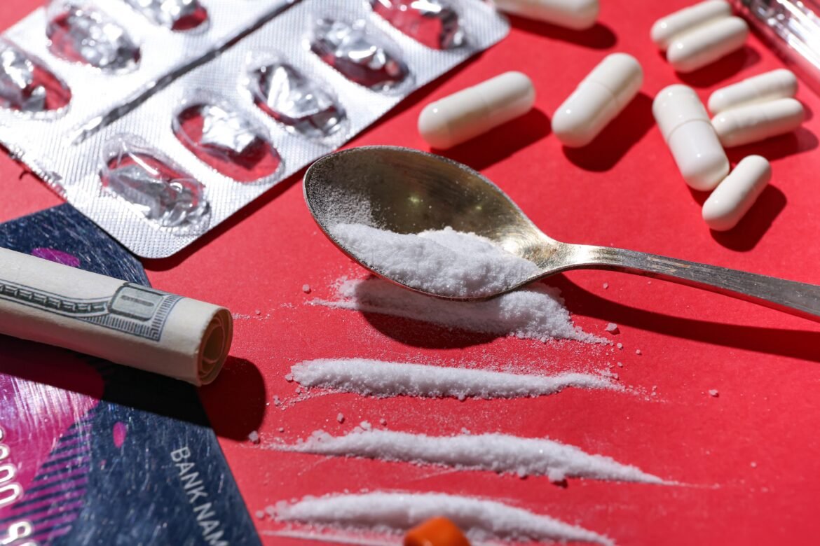 drogas-sinteticas-viram-misturas-imprevisiveis-e-elevam-risco-nas-americas,-alerta-relatorio