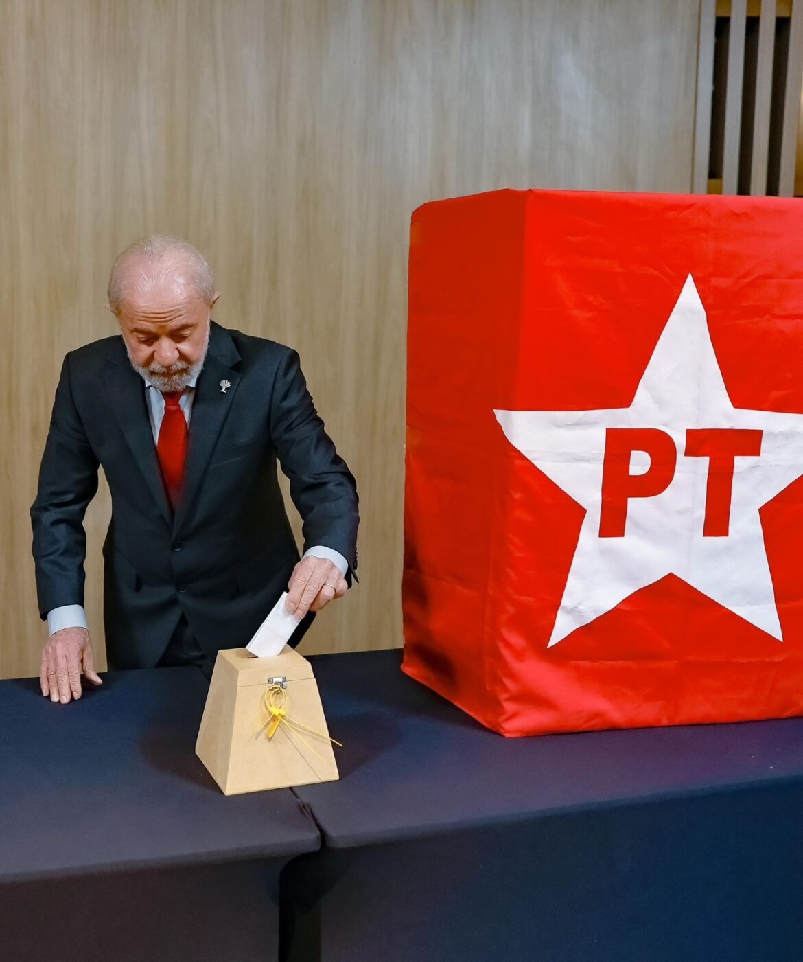 em-manifesto,-pt-preve-debate-sobre-reforma-administrativa-e-do-judiciario