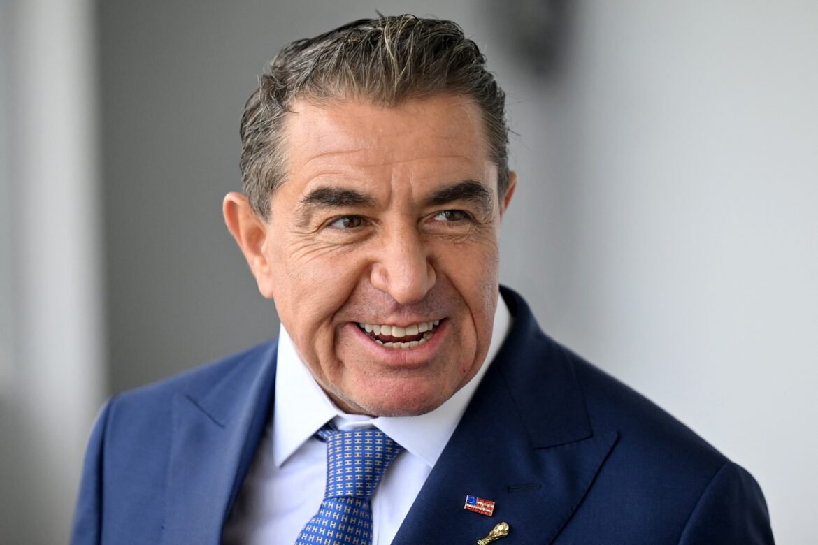 ‘impossivel-nao-se-indignar’,-diz-janja-sobre-aliado-de-trump-que-chamou-brasileiras-de-‘raca-maldita’