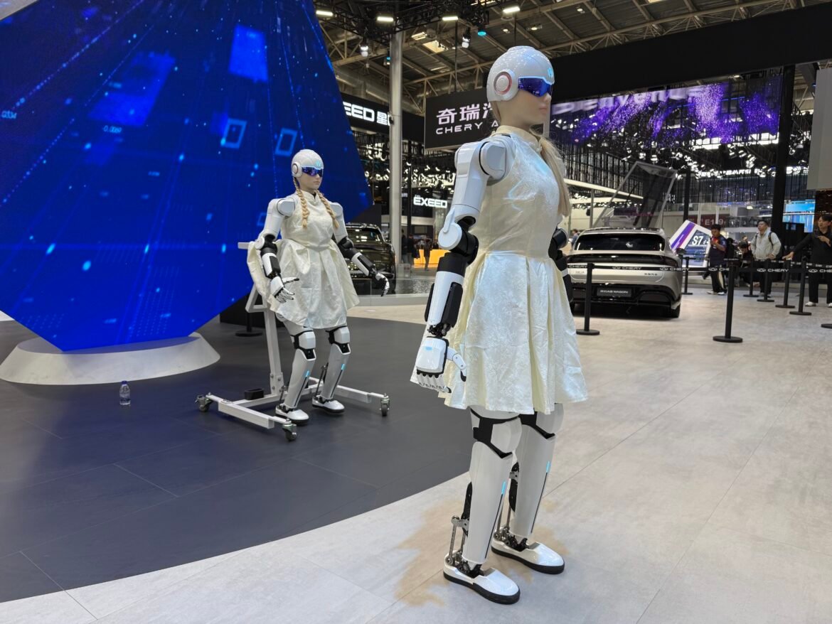 salao-de-pequim:-grupo-chery-mostra-robos-humanoides-de-r$-210-mil-|-g1