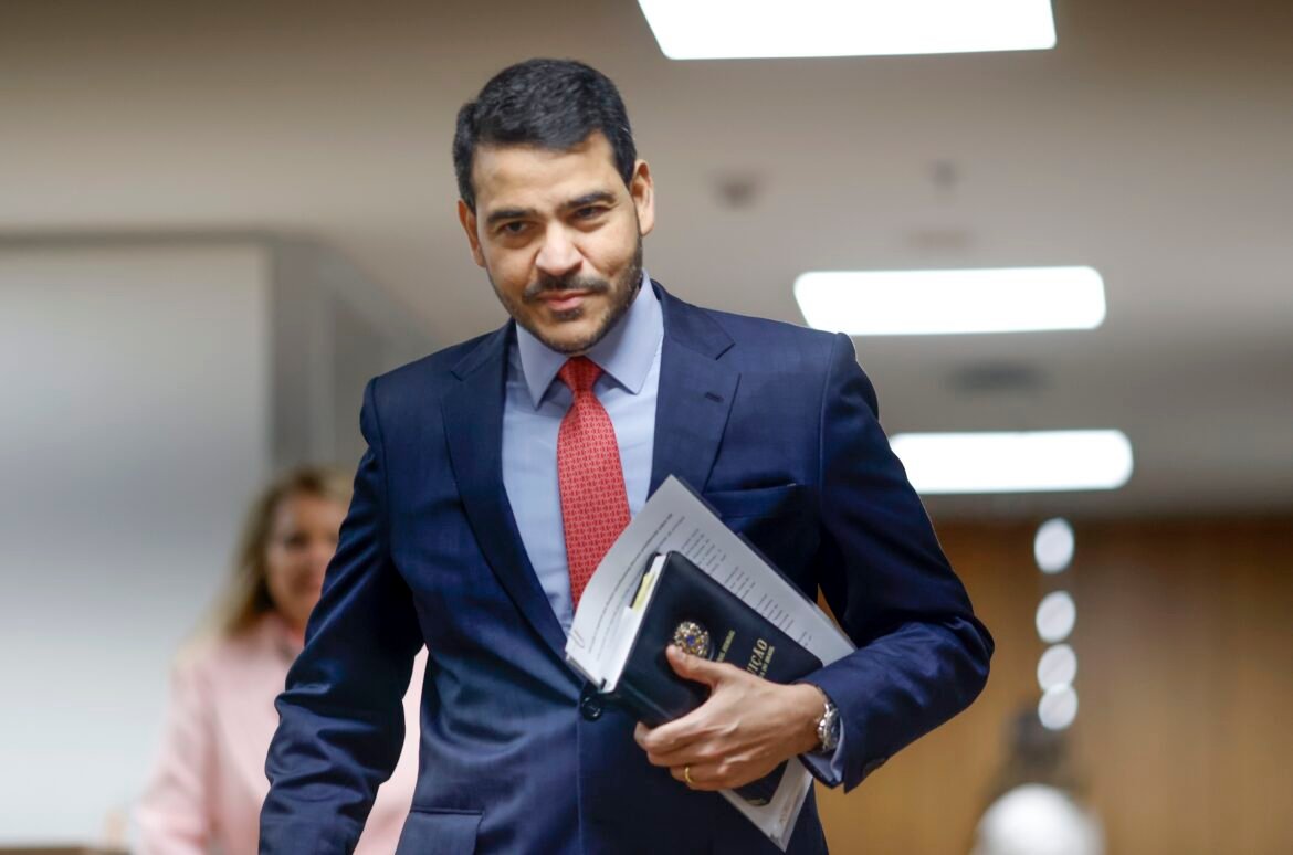 indicado-ao-stf,-jorge-messias-passa-por-sabatina-da-ccj-do-senado-na-proxima-quarta-feira;-entenda-como-funciona