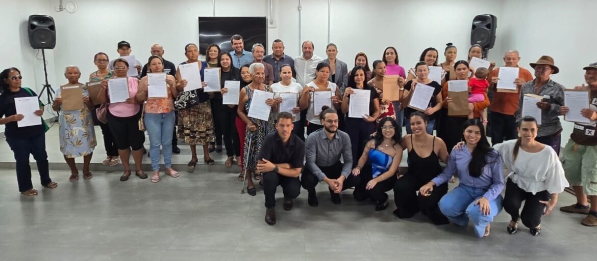 prefeitura-de-montes-claros-regulariza-imoveis-de-50-familias