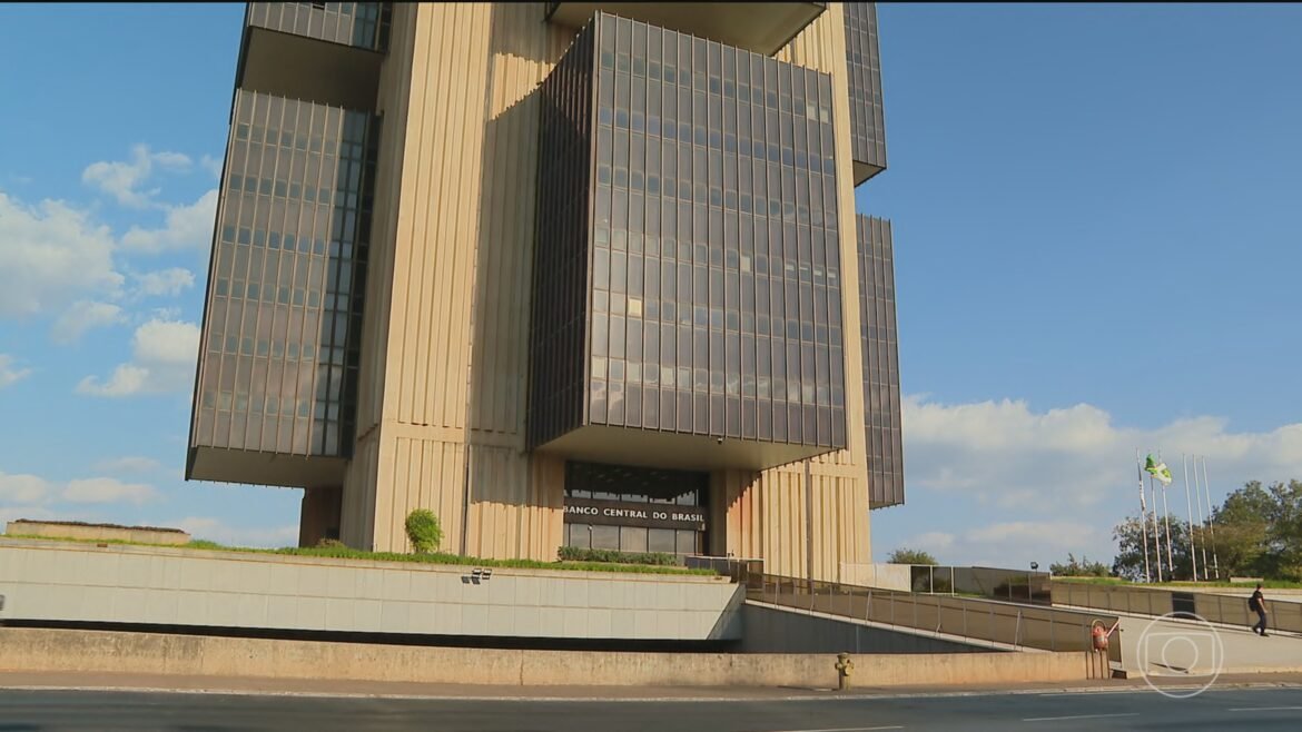 mesmo-com-riscos-inflacionarios-e-tensao-no-oriente-medio,-banco-central-deve-cortar-taxa-de-juros-nesta-quarta-|-g1