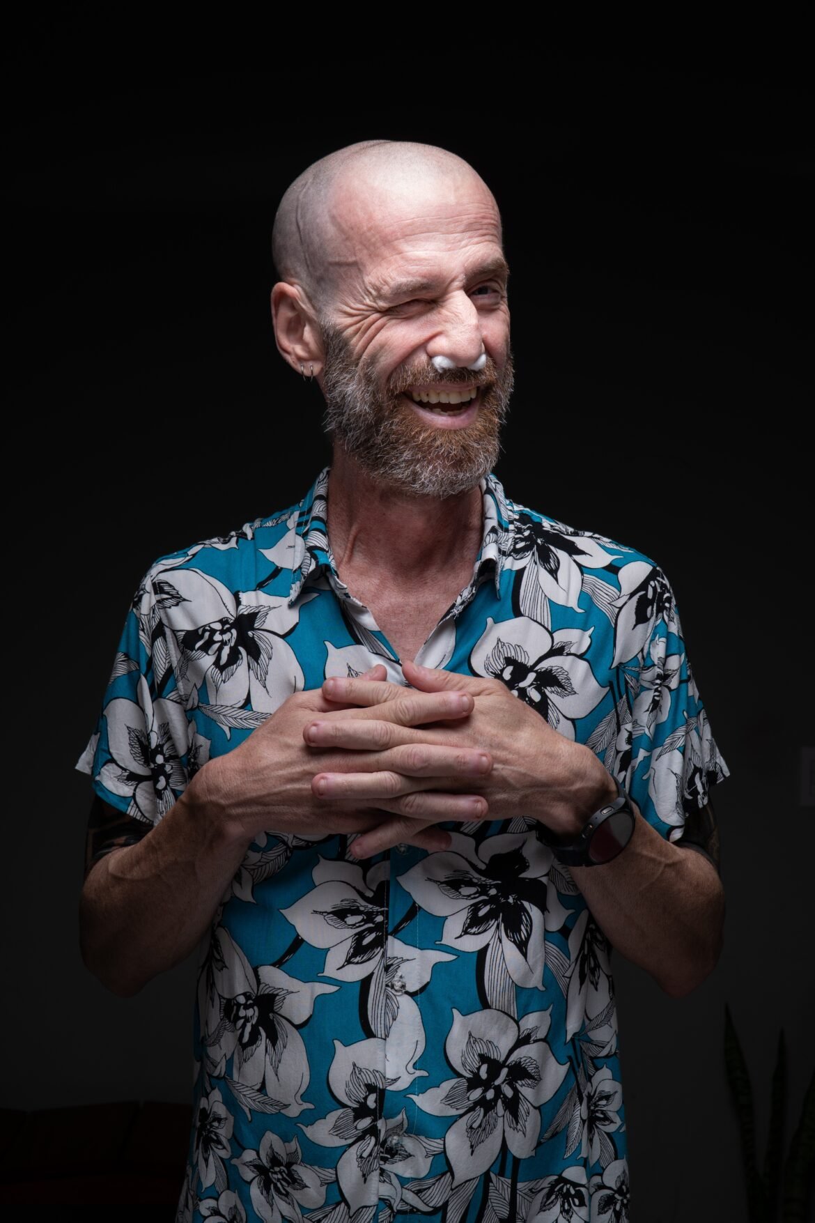 ‘nao-vou-faltar-no-meu’:-homem-com-cancer-terminal-organiza-festa-para-o-proprio-velorio-(em-vida)