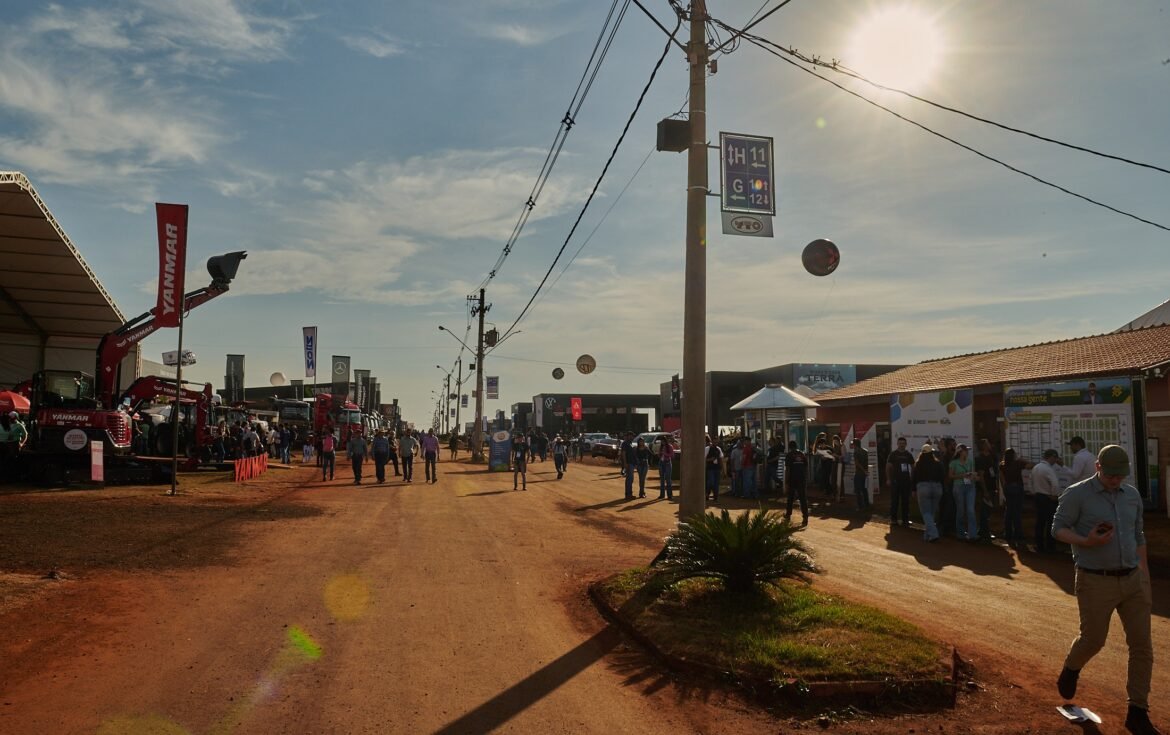 agrishow-2026:-volume-de-negocios-cai-22%-com-juros-altos-e-guerra-|-g1