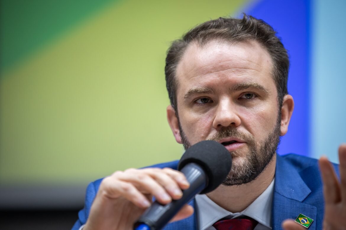 taxa-das-blusinhas:-ministro-da-fazenda-admite-que-fim-do-imposto-esta-sendo-discutido-|-g1