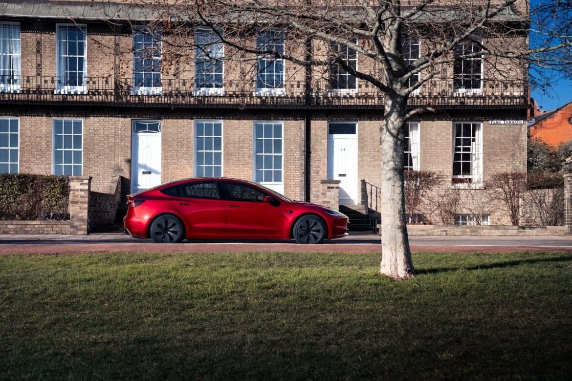 tesla-anuncia-recall-de-quase-219-mil-carros-por-falha-na-camera-de-re-|-g1