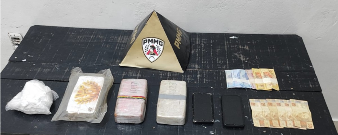 pm-apreende-crack-e-cocaina-em-carro-apos-denuncia-de-transporte-de-drogas-de-sao-paulo-para-o-norte-de-minas