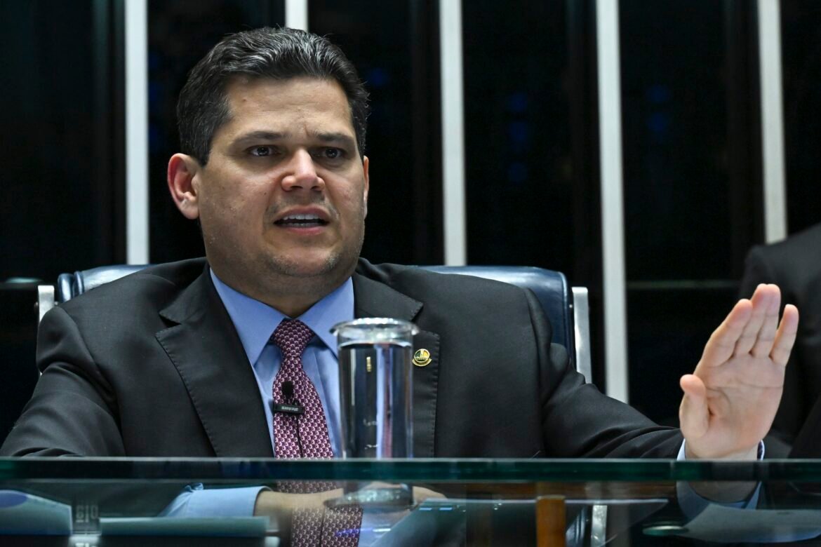 davi-alcolumbre-promulga-pl-da-dosimetria-e-abre-caminho-para-reducao-da-pena-de-bolsonaro
