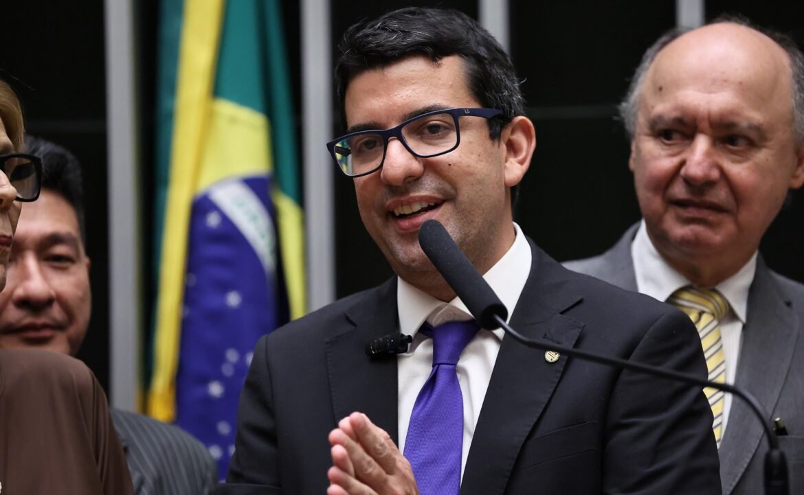 deputado-marcelo-queiroz-se-associou-a-causa-animal-para-se-beneficiar-de-esquema-de-fraudes-de-quase-r$-200-milhoes,-diz-pf