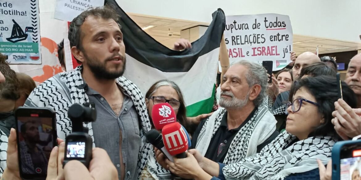 ativista-thiago-avila-volta-ao-pais-apos-prisao-em-israel