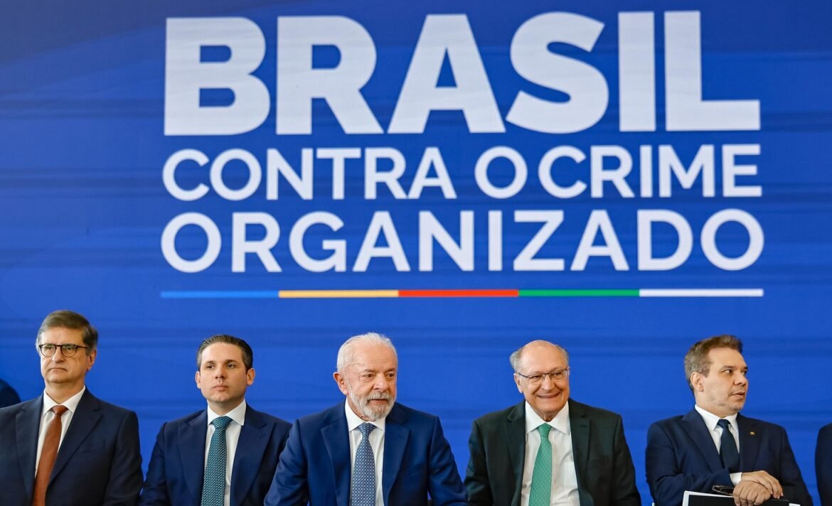 o-desafio-de-enfrentar-o-crime-organizado-no-brasil-–-o-assunto-#1718