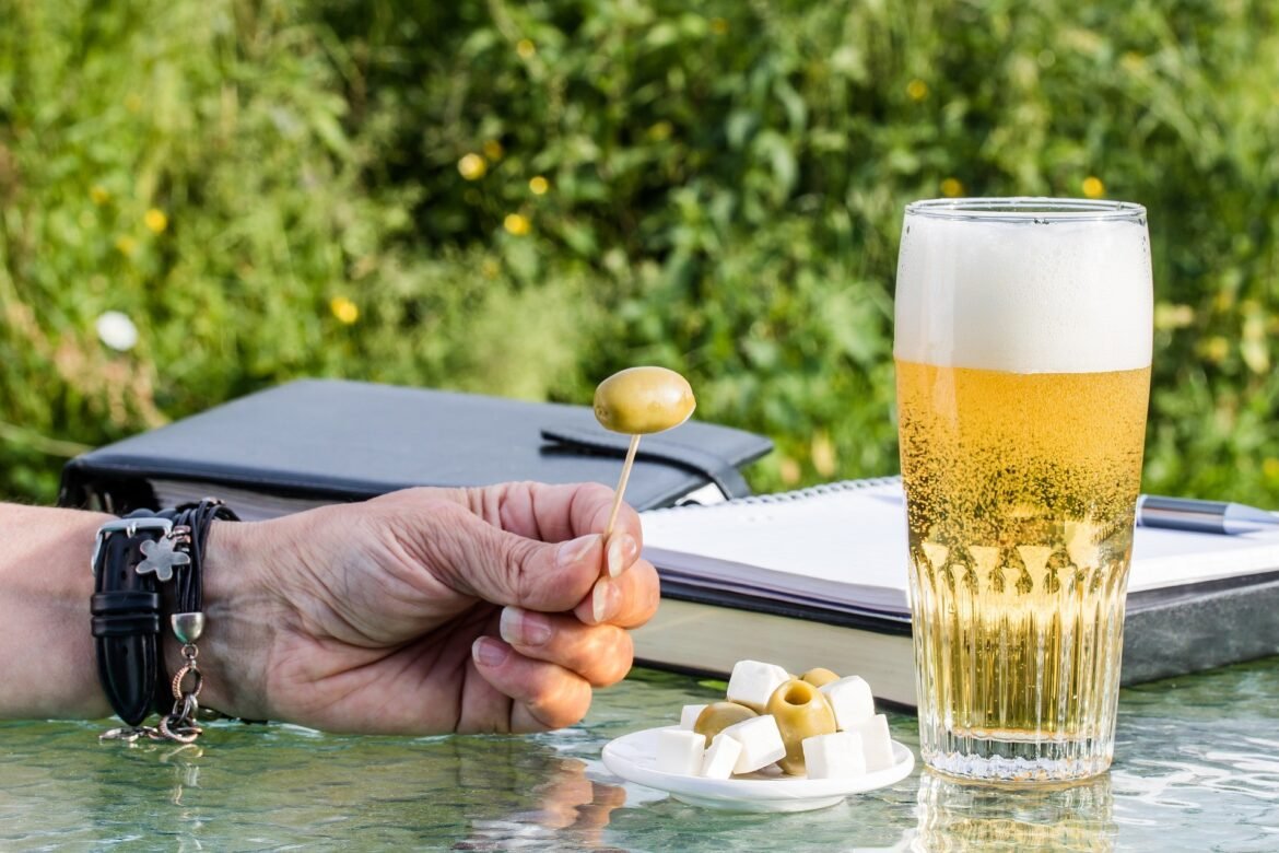 nutricionista-compara-cerveja-a-“pao-liquido”-e-afirma-que-bebida-pode-engordar