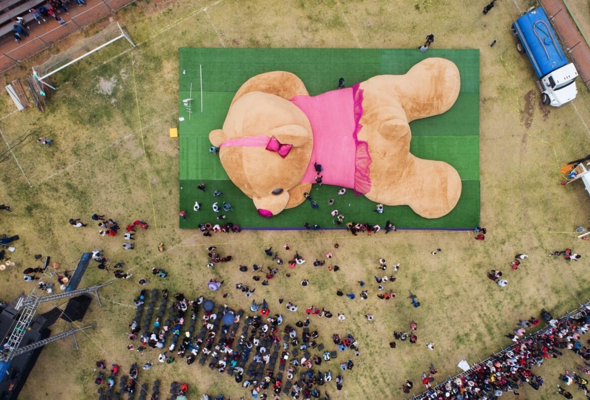 mexico-bate-recorde-mundial-com-urso-de-pelucia-de-20-metros