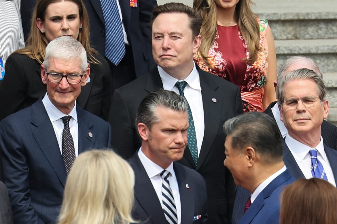 musk,-tim-cook-e-outros-bilionarios-da-tecnologia-participam-de-encontro-entre-trump-e-xi-jinping-|-g1
