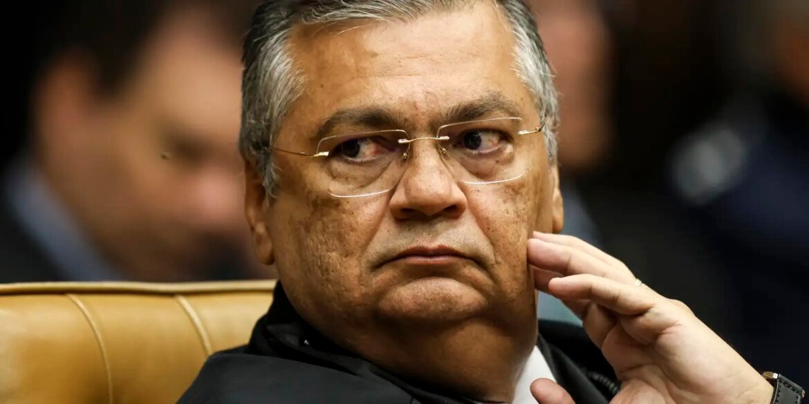 dino-diz-ter-sido-ameacado-de-morte-por-funcionaria-de-companhia-aerea