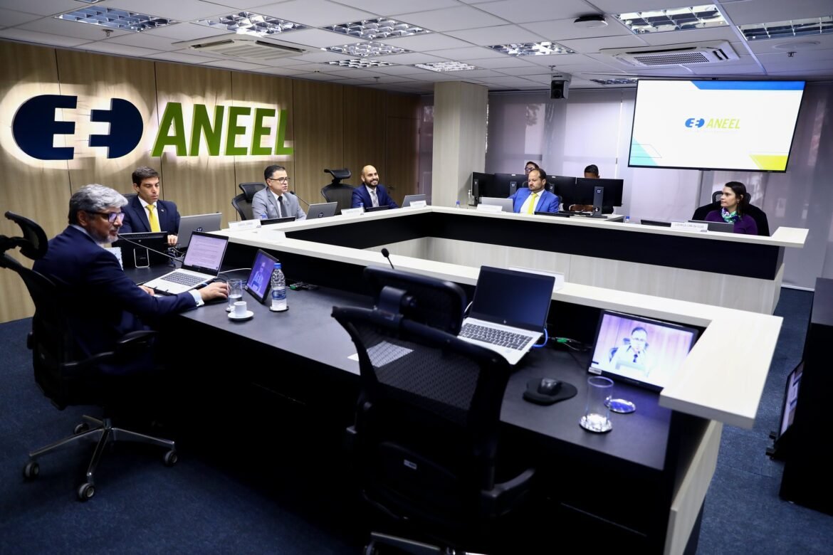 aneel-aprova-uso-de-r$-5,5-bilhoes-para-reduzir-conta-de-luz-em-ate-4,5%-em-2026-|-g1