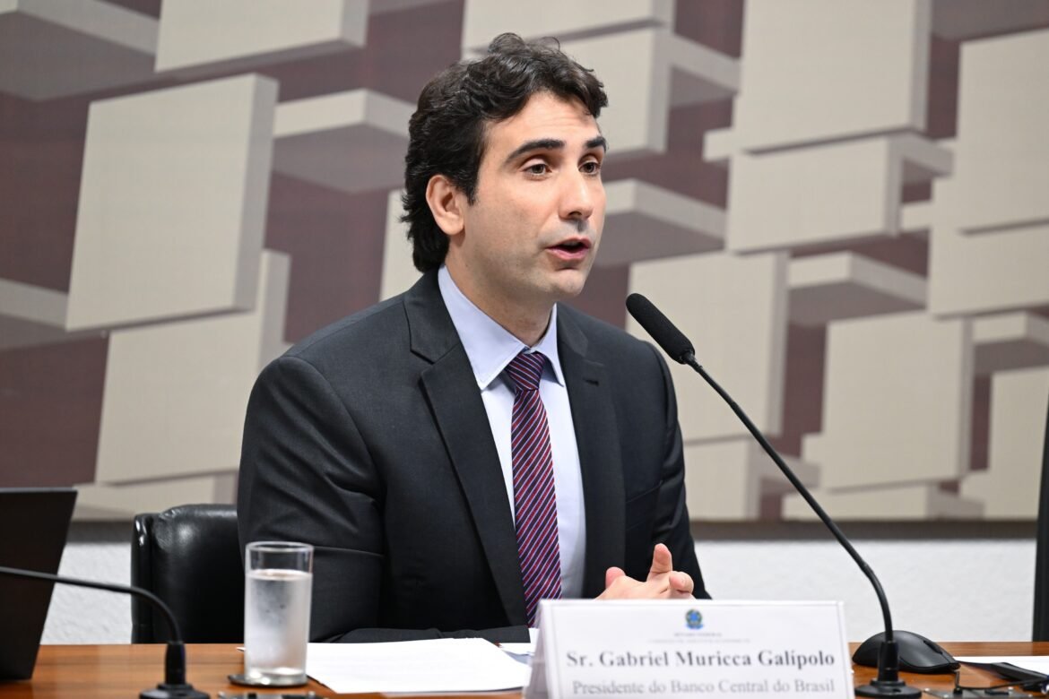 galipolo-diz-que-uso-de-dinheiro-de-fraudes-do-master
