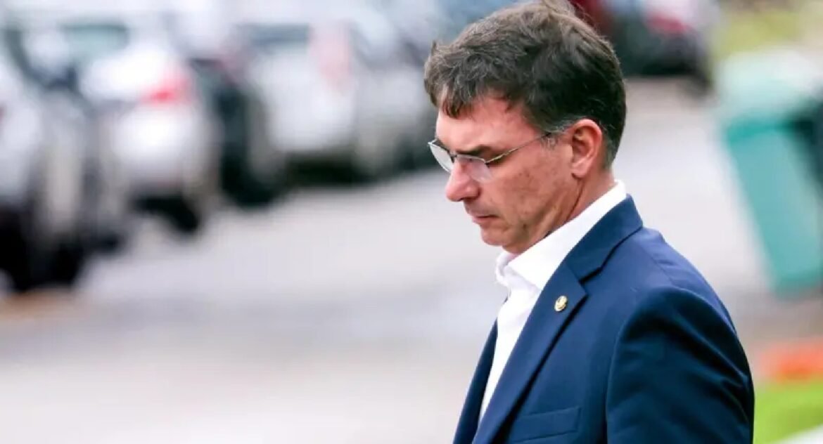 para-aliados,-flavio-‘segurou’-relacao-com-vorcaro-para-evitar-pressao-por-troca-de-candidatura