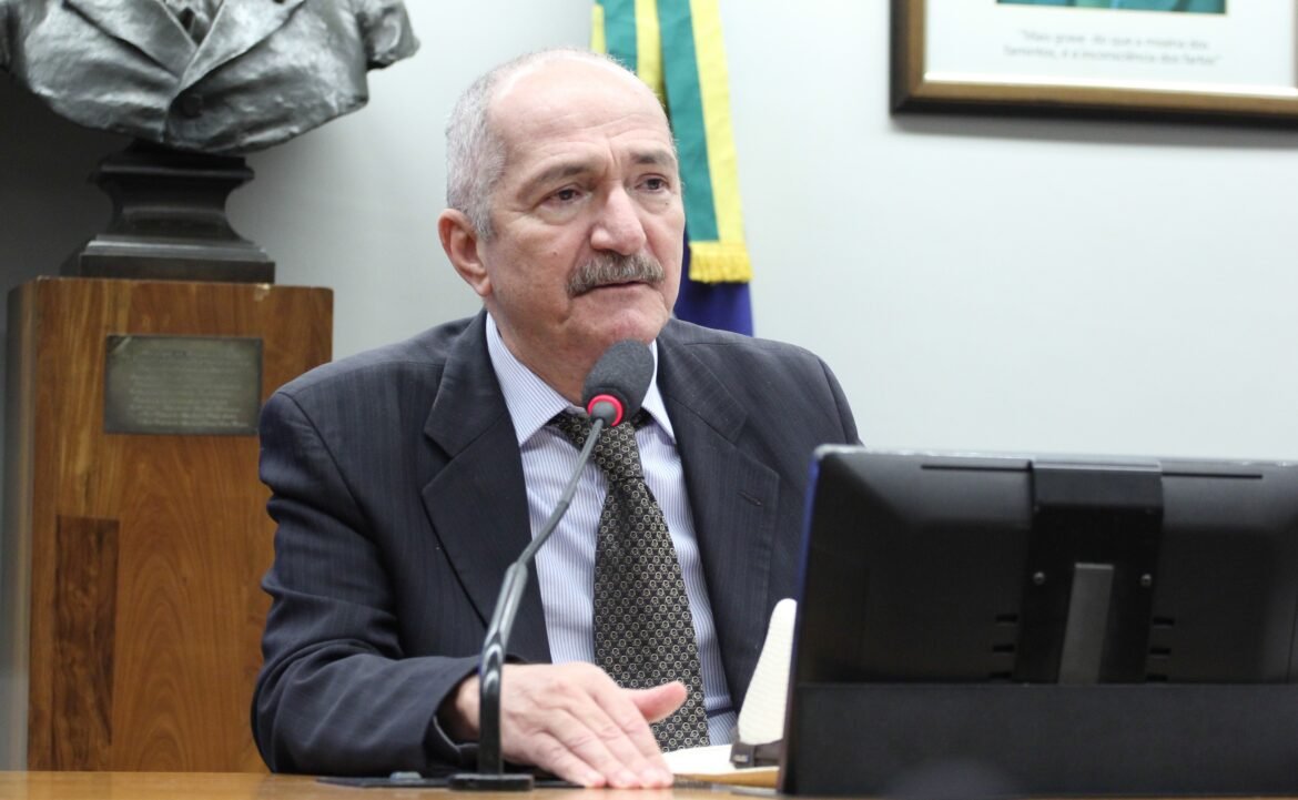 dc-decide-expulsar-aldo-rebelo-do-partido;-politico-diz-que-aposta-em-joaquim-barbosa-e-‘afronta’