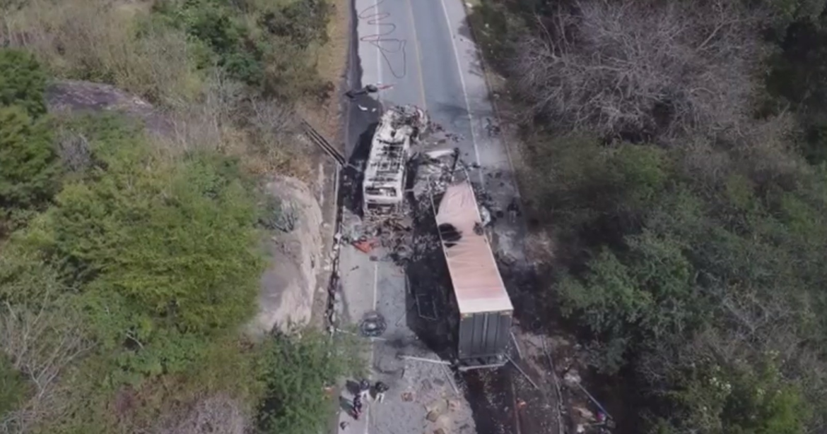 br-251-e-liberada-apos-mais-de-11-horas-interditada-por-acidente-com-oito-mortos