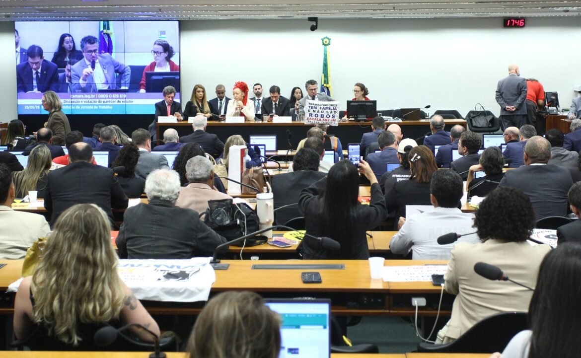 fim-da-escala-6×1:-pedido-de-vista-adia-votacao-de-pec-que-preve-reducao-de-jornada-para-40-horas