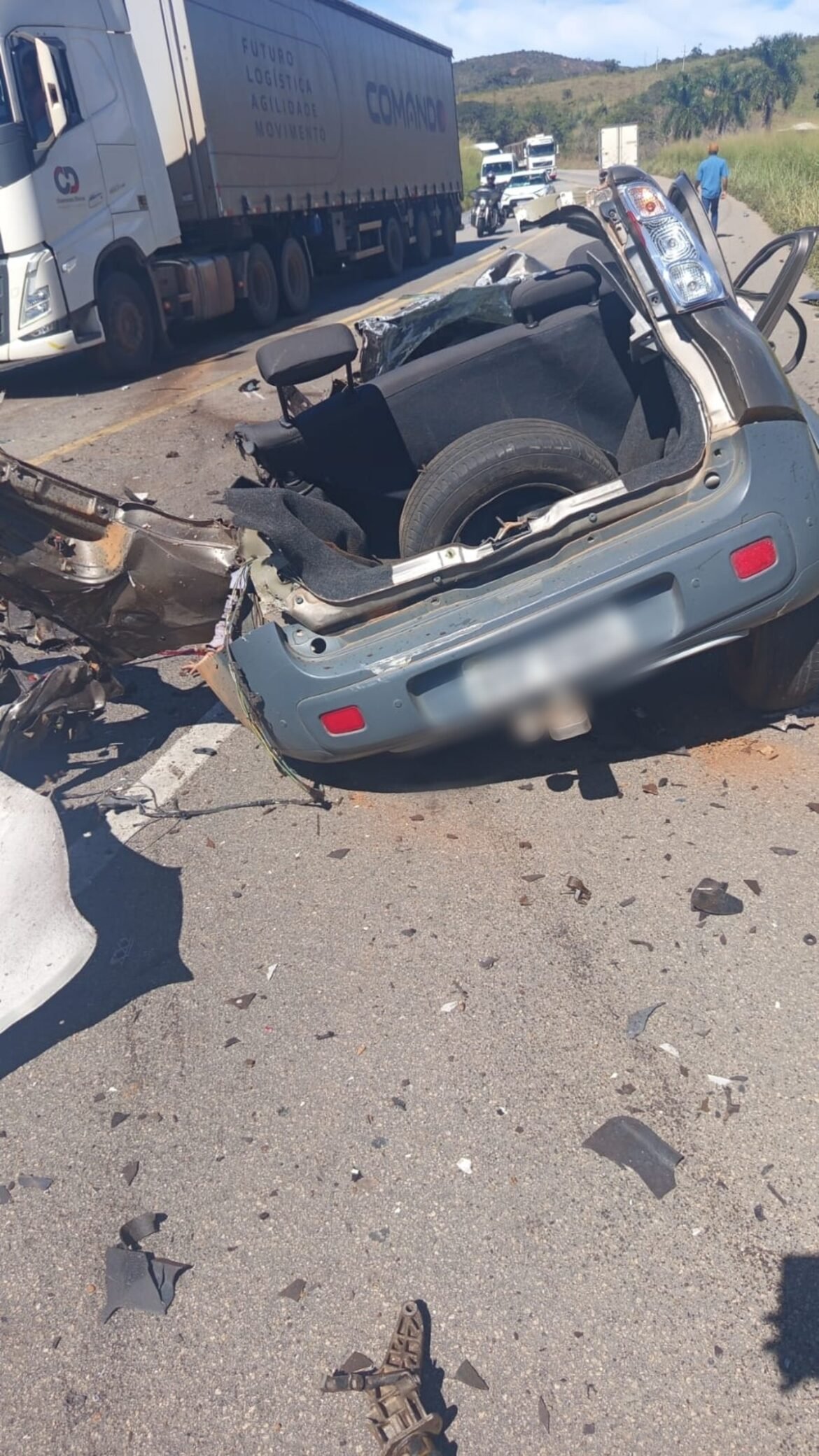 homem-mata-companheira-a-facadas-e-morre-apos-bater-carro-de-frente-com-caminhao-na-br-116