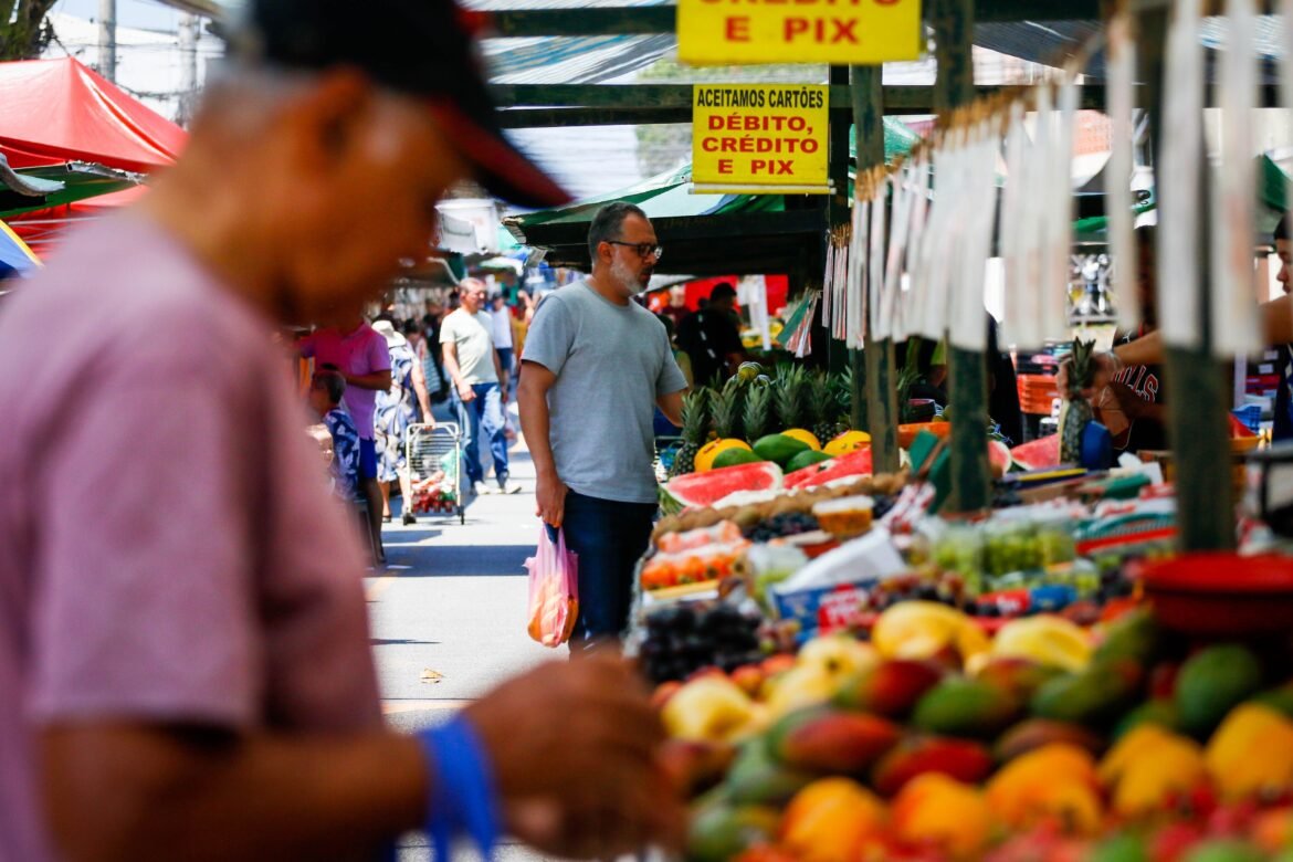 ipca-15-sobe-0,62%-em-maio,-puxado-por-alimentos-e-conta-de-luz-|-g1