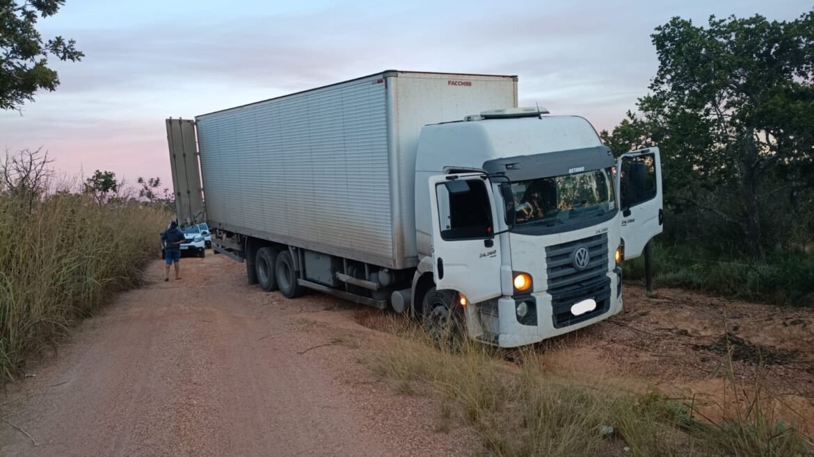 alerta-de-transportadora-ajuda-pm-a-evitar-o-roubo-da-carga-de-caminhao-em-curvelo