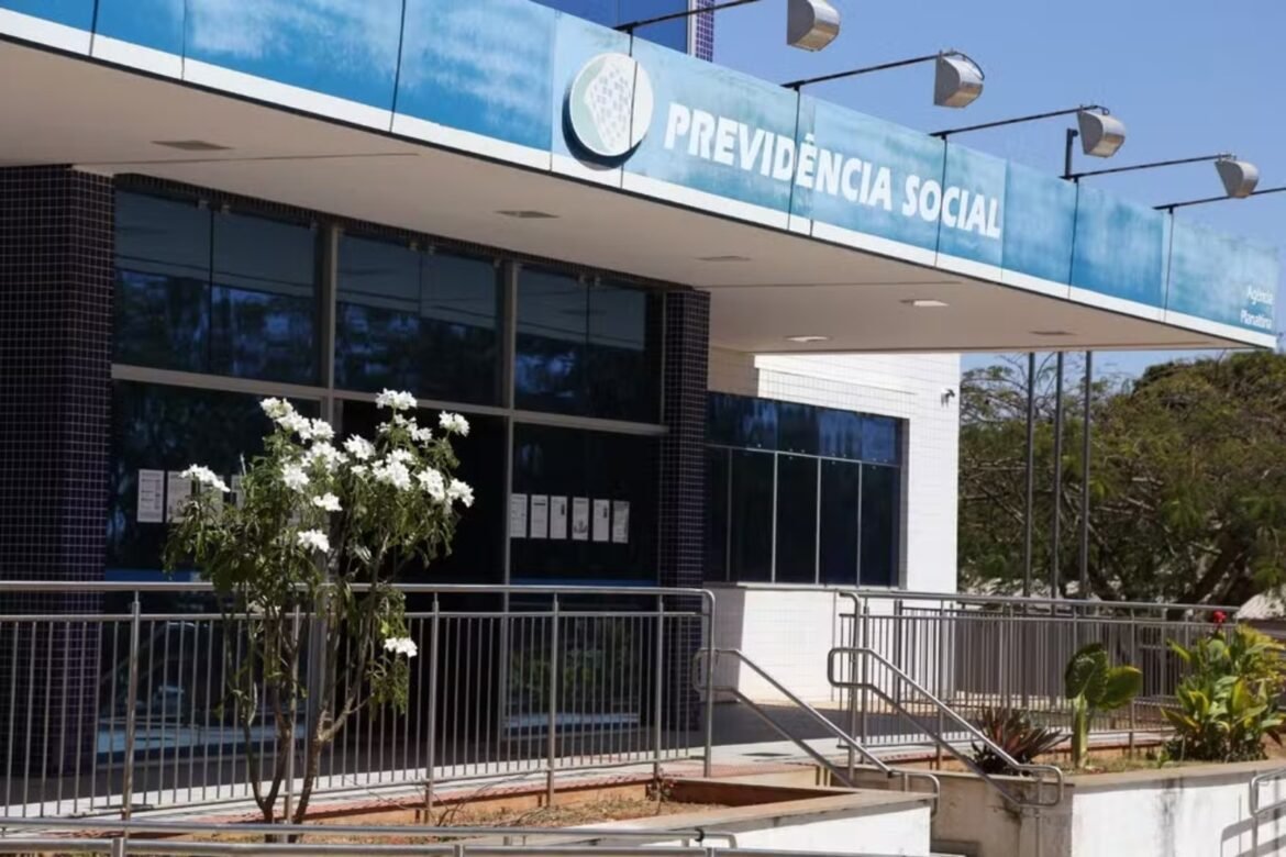 pf-apreende-r$-287-mil-em-dinheiro-vivo-dentro-de-sacos-de-lixo-na-casa-de-servidor-do-inss