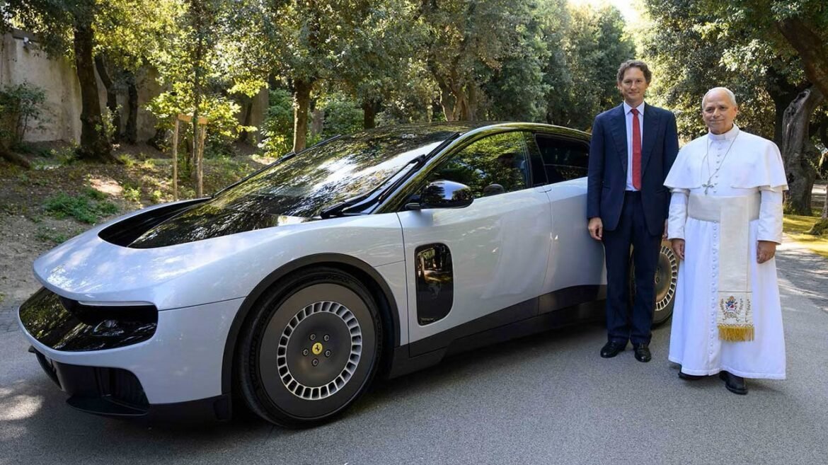 papa-leao-xiv-conhece-ferrari-luce,-1o-carro-eletrico-da-marca-|-g1